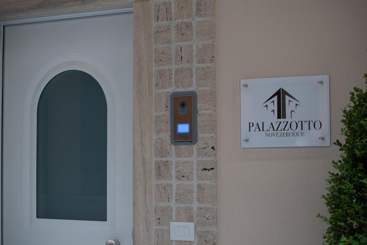 Bed and Breakfast Palazzotto 902 à Crotone Extérieur photo