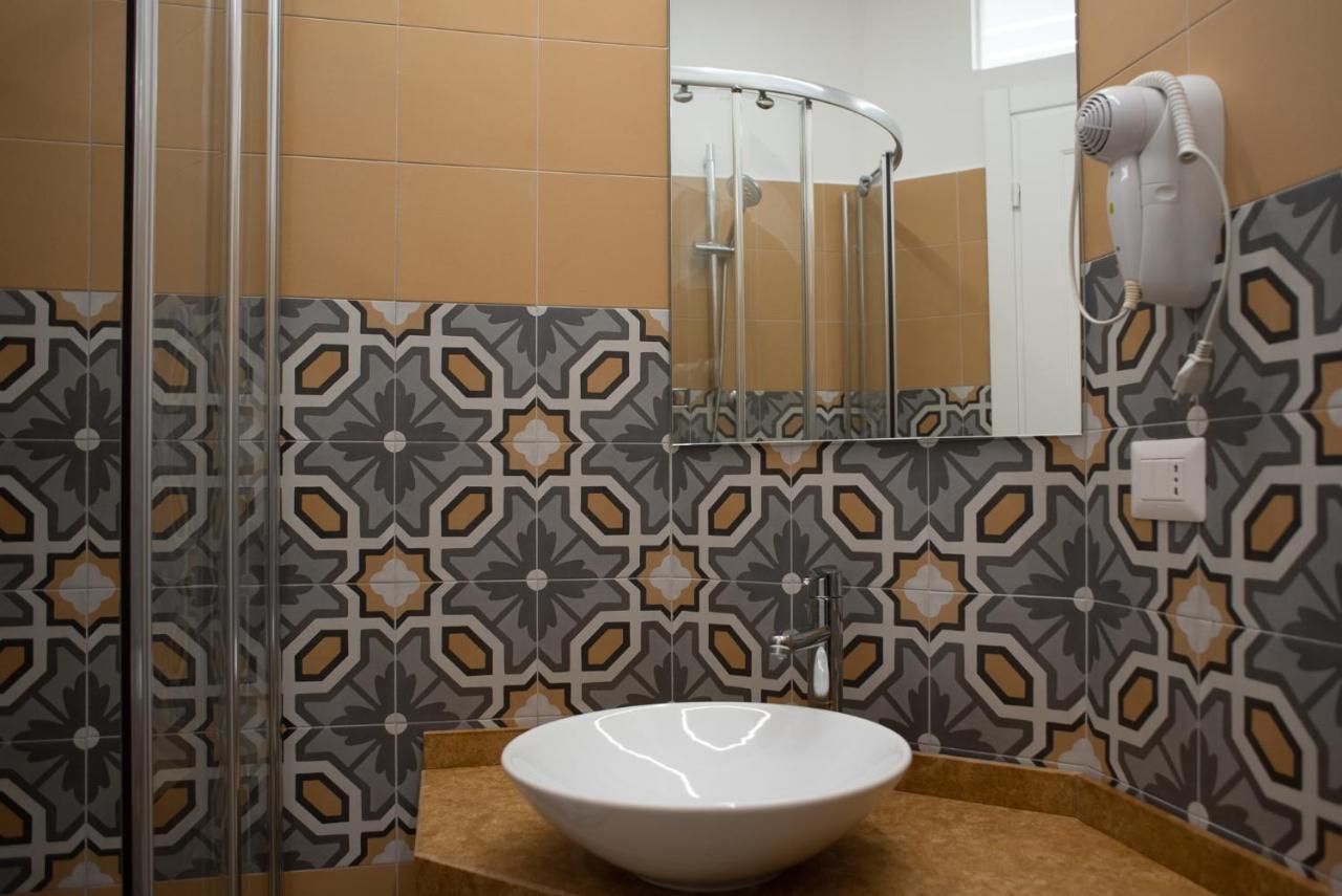 Bed and Breakfast Palazzotto 902 à Crotone Extérieur photo