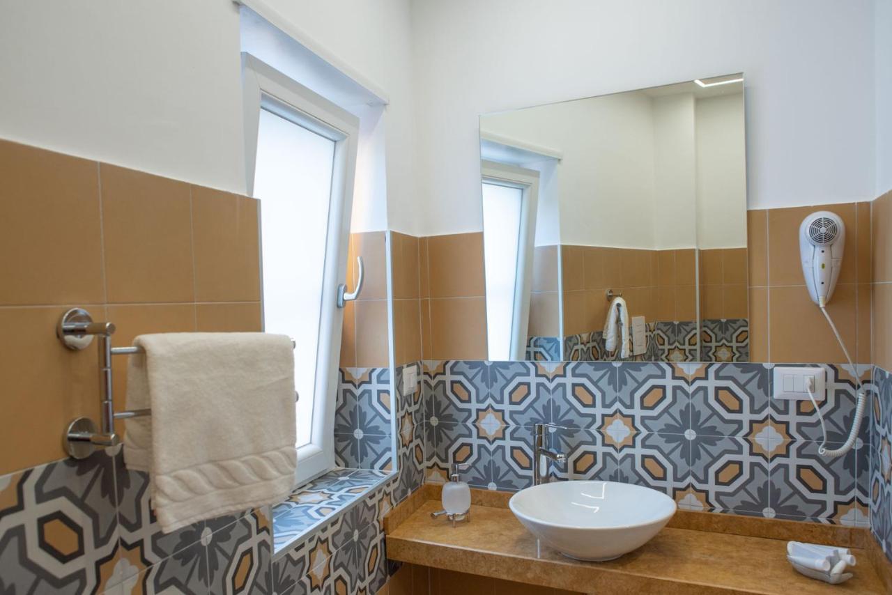 Bed and Breakfast Palazzotto 902 à Crotone Extérieur photo